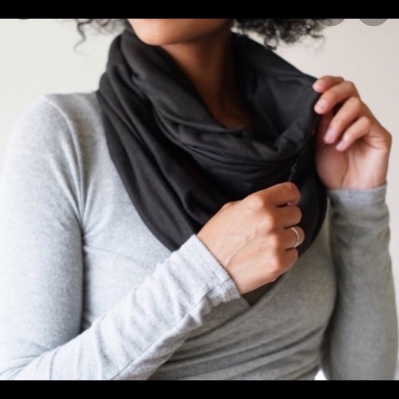 Beyond Yoga | black infinity hidden zipper scarf - Picture 3 of 7